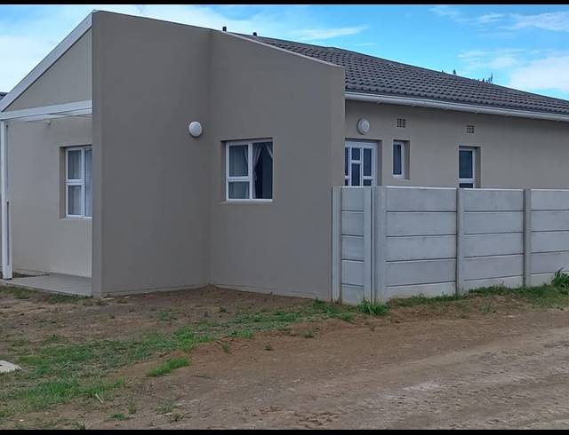 2 BEDROOM TOWNHOUSE FOR SALE IN GONUBIE